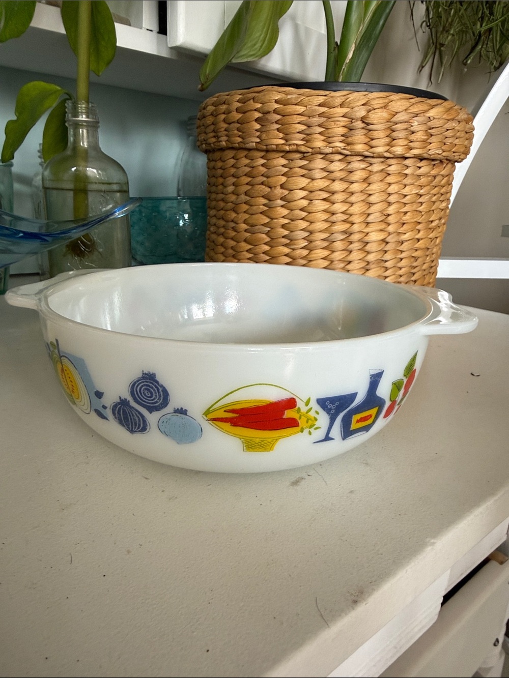 VTG JAJ Pyrex "Fiesta" casserole dish featuring colorful vegetable (no lid)